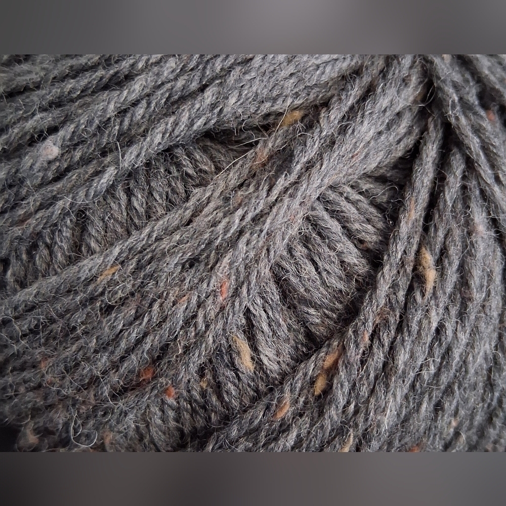NWT Willow Yarns Daily Tweed Fossil Grey Worsted Superwash Wool Knit Yarn - Picture 2 of 4